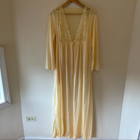 Vintage Other - Vintage Long Sleeve House Gown Cover Up